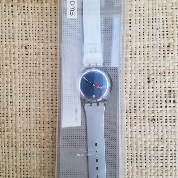 New Women's "Silver Swatch Watch" - Picture 1 of 7